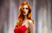 Рыжая девушка с длинными волосами