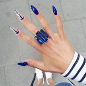 Необычные синие ногти